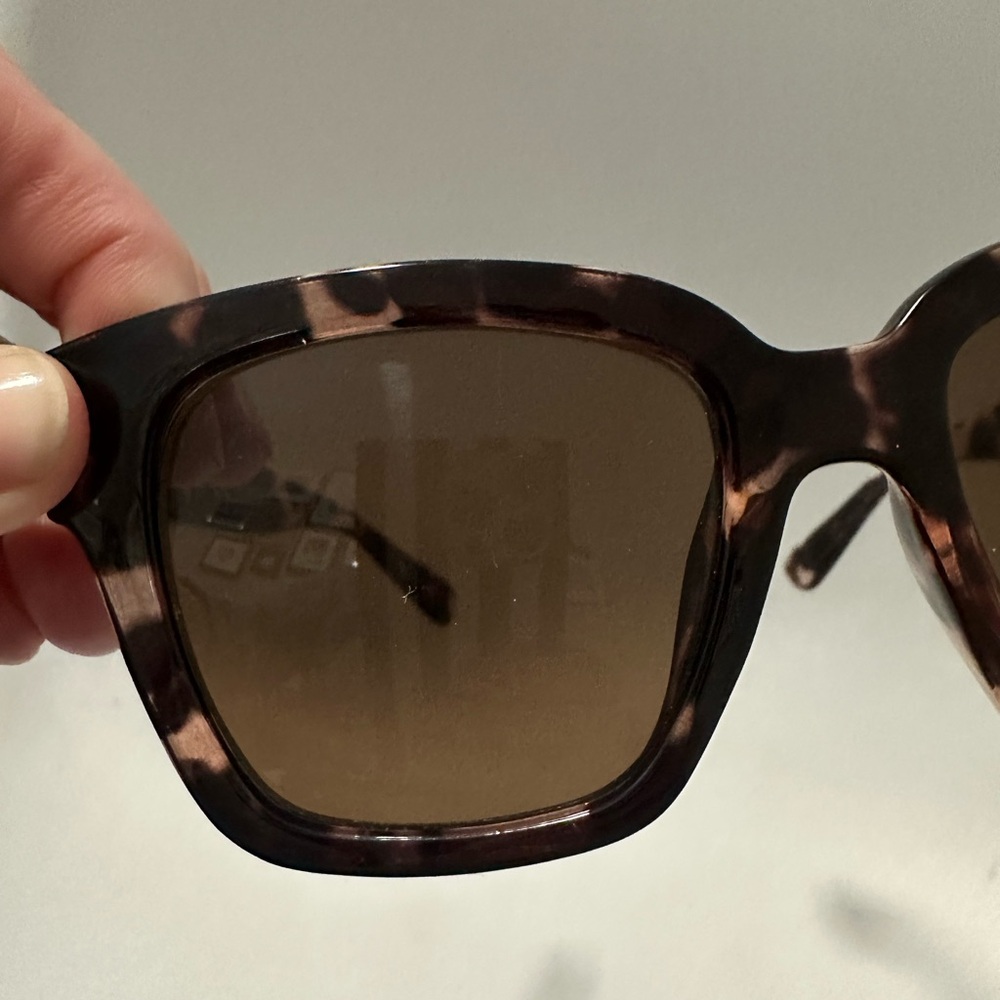 J. Crew tortoise shell style sunglasses. Classic shape. No scratches. - Picture 5 of 5